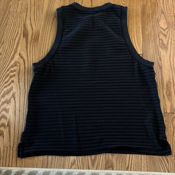Lululemon Size Medium Muscle Tank - Picture 2 of 3